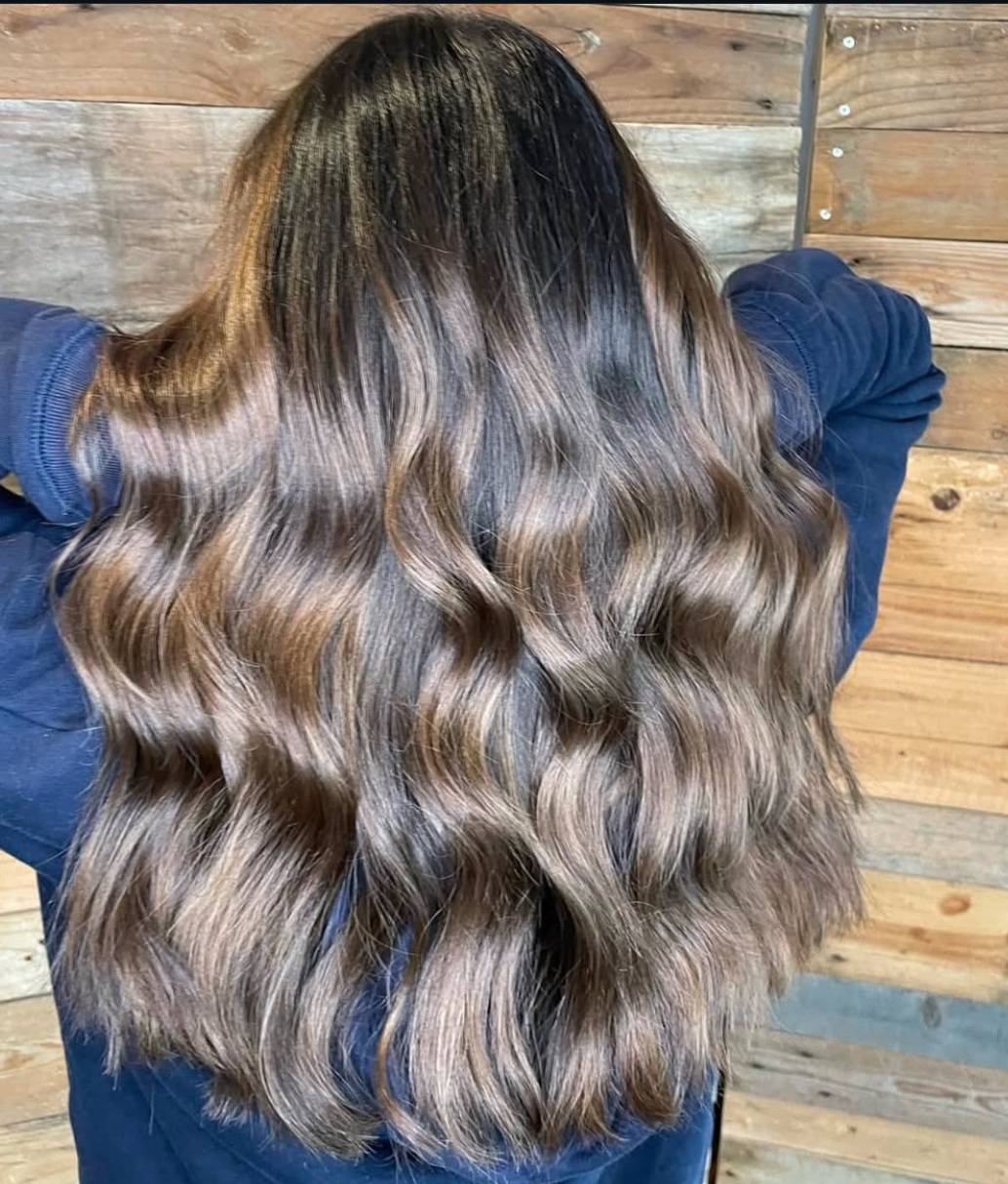 Salon de coiffure pour balayage marron clair froid sur brune à Toulouse centre-ville