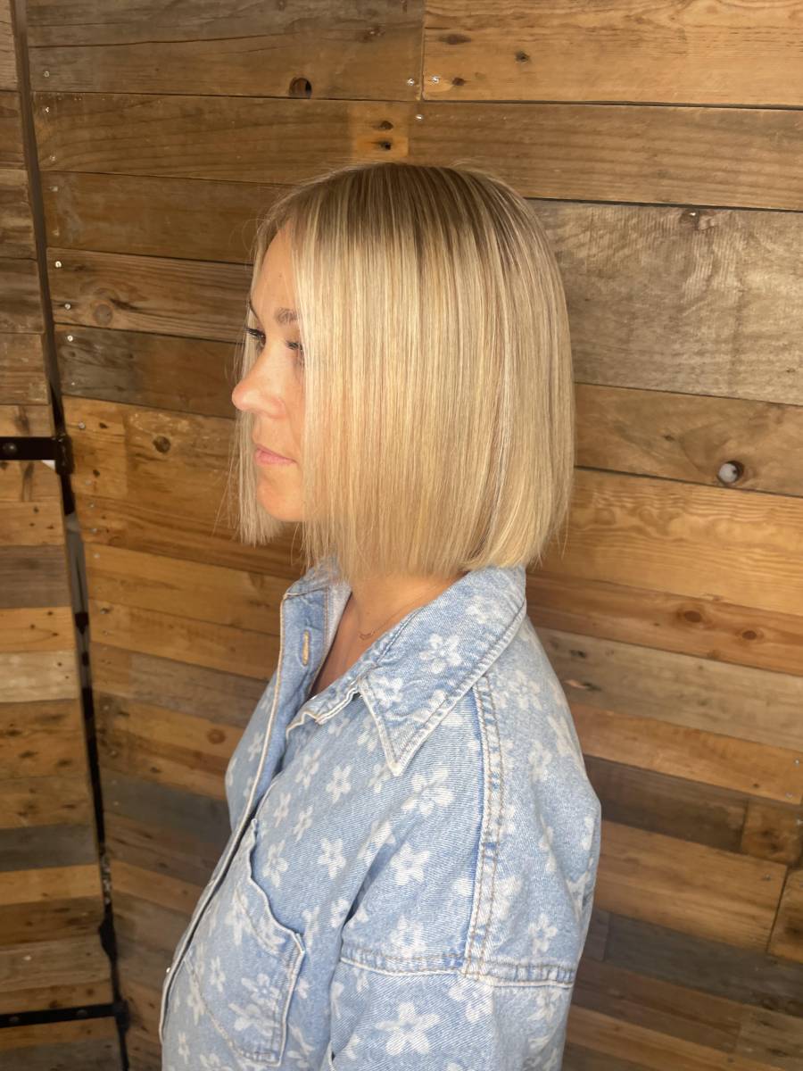 blond sur un carré lisse par Sophie Gamard à Toulouse 