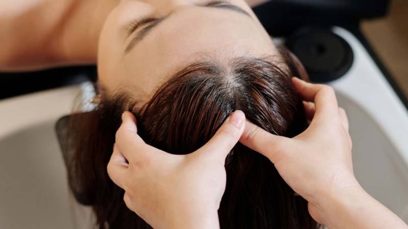 coupe énergétique et massage du cuir chevelu